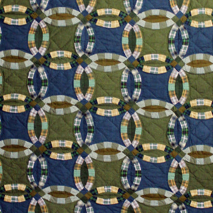 Chambray Ring Throw Quilt – 50"x60" Handmade Double Ring Wedding Pattern Quilt – Perfect for Cozying Up